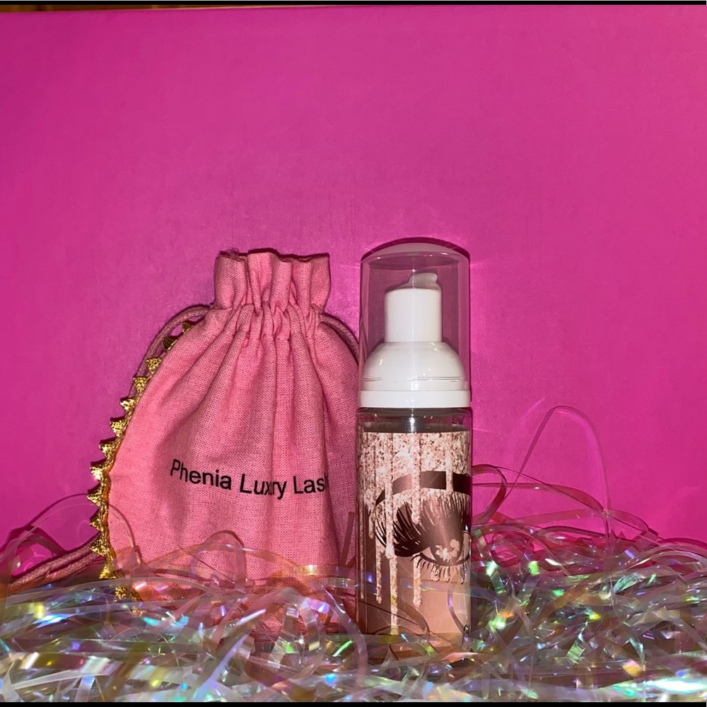 Make-up remover/cleanser shampoo